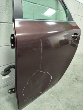 Puerta trasera izquierda Kia Ceed ranchera de 2014