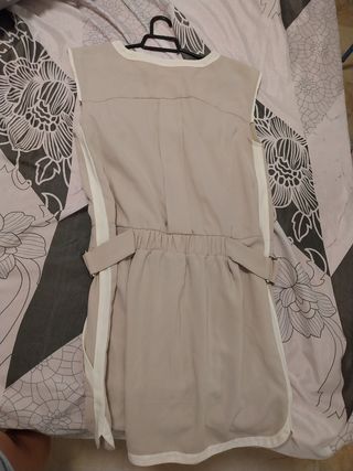 Mono vestido beige con cremallera