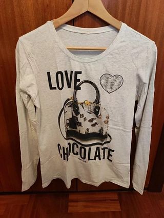 Camiseta gris manga larga con corazón