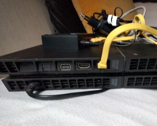 PS4 Negra y 7 Juegos