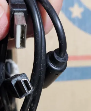 Accesorios PS4 y dos juegos Fifa