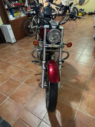 Moto Suzuki Intruder VL.250cc granate