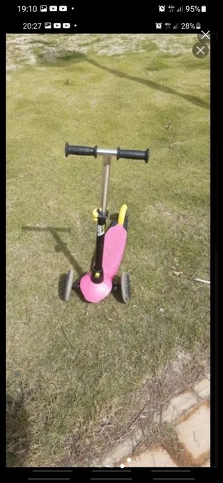 Mesa,dos sillas y juguetes.lote por 50€