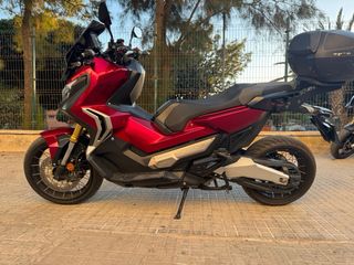 Honda XADV 750 año 2019 kilómetros 33mil no cambio