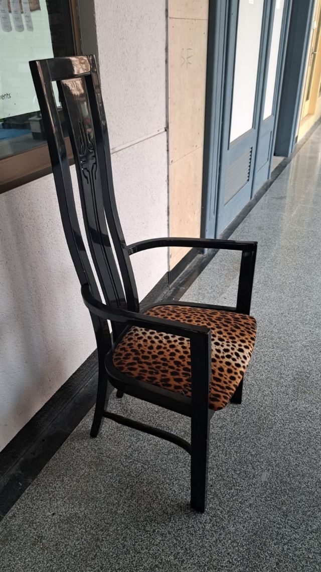 4 Sillas de comedor negras con estampado animal ,