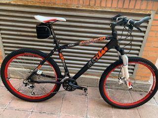 Bicicleta KTM Chicago Negra/Naranja