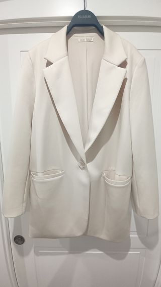 Americana Beige Oysho 

Talla M/L
