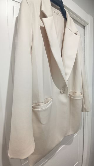 Americana Beige Oysho 

Talla M/L
