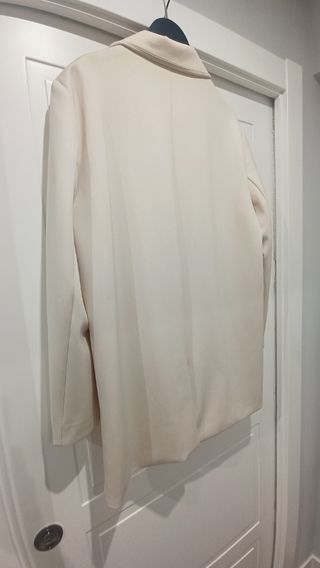 Americana Beige Oysho 

Talla M/L
