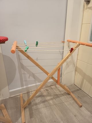 Juego lavadora, plancha, tendedero y cesto, aspira