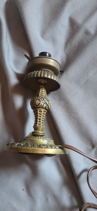 Candeeiro antigo para restauro