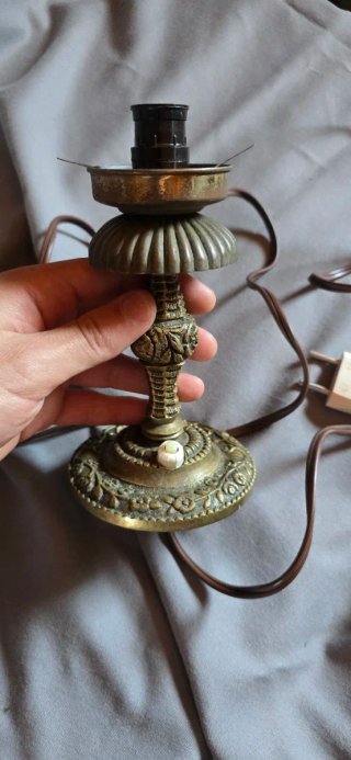 Candeeiro antigo para restauro