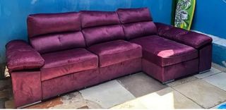 Sofá seccional morado de terciopelo