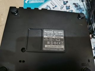 Caricabatterie Makita DC18RC + Batteria BL1850B