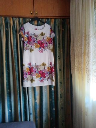 Vestido blanco con estampado floral