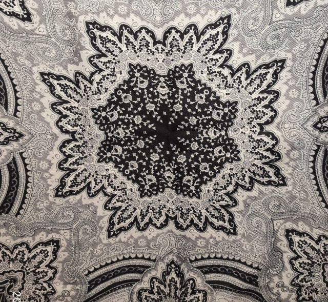 Mantón  antiguo Paisley Negro y Gris