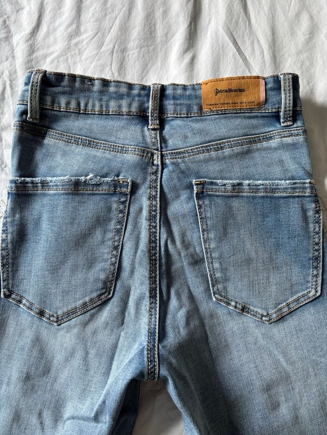 Vaqueros azul claro mujer