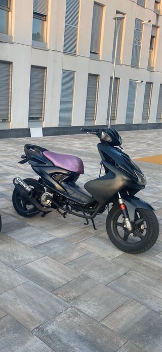 Yamaha Aerox Negra