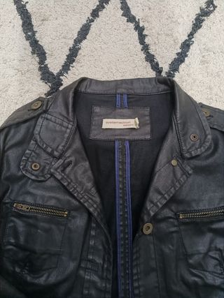 Cazadora chica negra