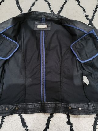 Cazadora chica negra