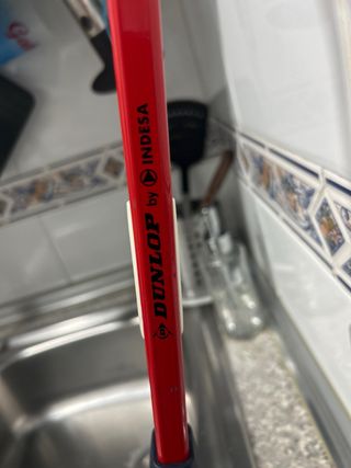 Raqueta de bádminton roja