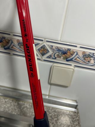 Raqueta de bádminton roja