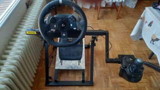 Volante Logitech G20, pedales y soporte.