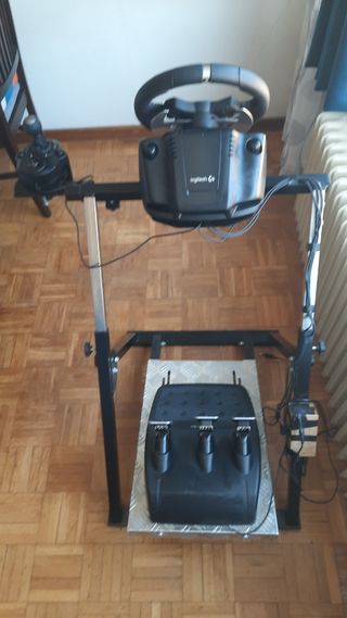 Volante Logitech G20, pedales y soporte.