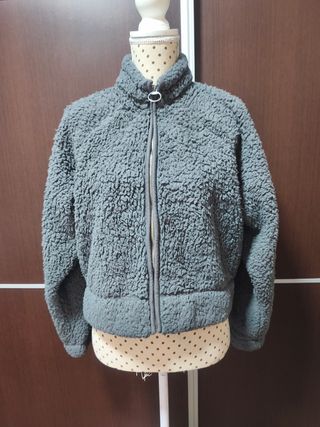 Cazadora crop borrego gris talla s
