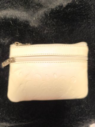 Monedero de piel
blanco con cremallera
