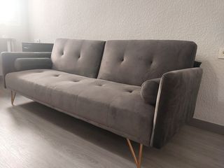 Sofá de terciopelo gris
