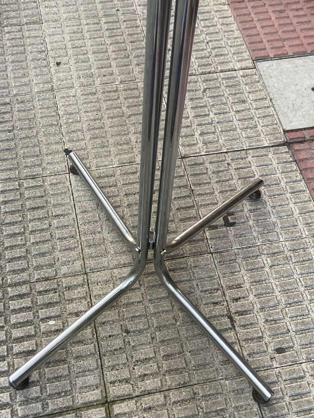 Suporte para braçadeiras metálicas prateado