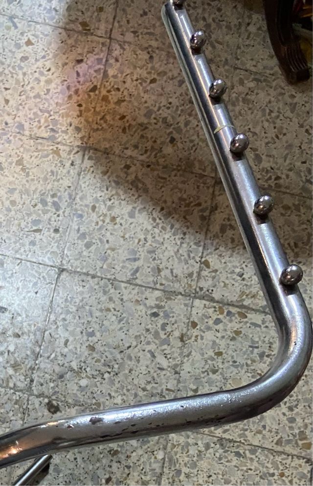 Suporte para braçadeiras metálicas prateado