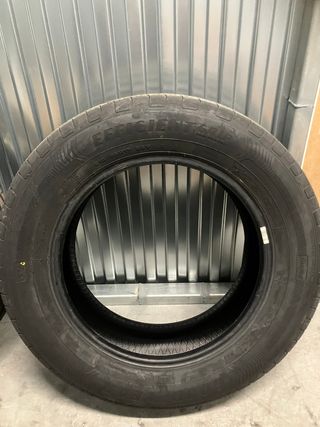 Neumáticos Goodyear EfficientGrip 215/65R17 99V