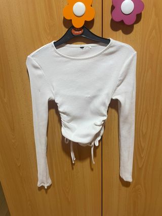 Top blanco fruncido manga larga