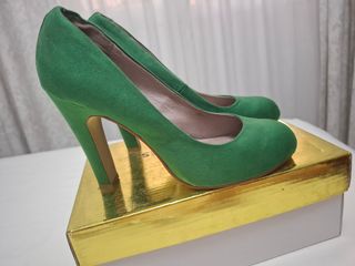 Zapatos de salón verdes para mujer
