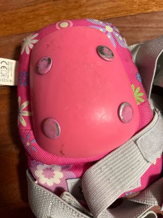 Casco y protectores Globber niña