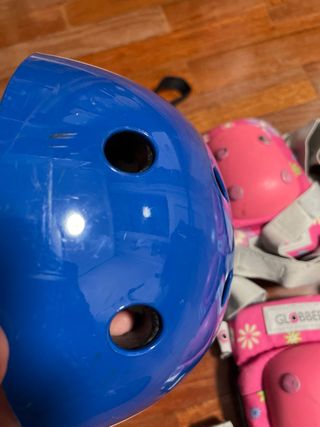 Casco y protectores Globber niña