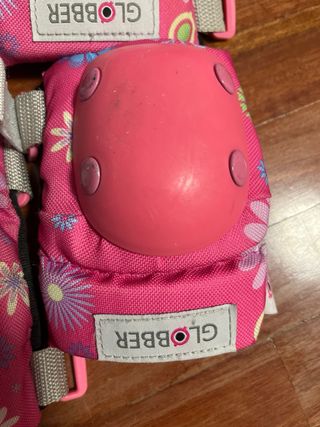 Casco y protectores Globber niña