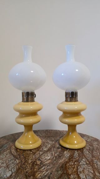Par de candeeiros de vidro opalino