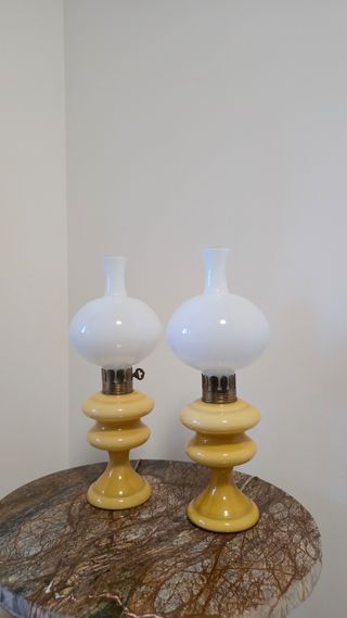 Par de candeeiros de vidro opalino