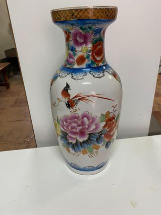Jarrón de porcelana multicolor con pájaro y flores