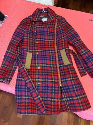 Abrigo Camaleónica cuadros rojo y morado