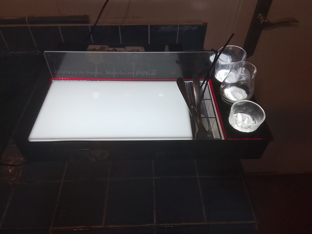 Mesa de bar con luz LED