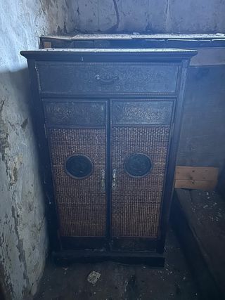 4 Muebles armarios de mimbre y madera