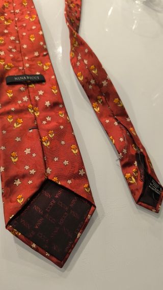 Corbata Nina Ricci Flores y Estrellas Roja, verde 