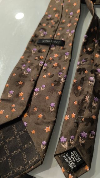 Corbata Nina Ricci Flores y Estrellas Roja, verde 