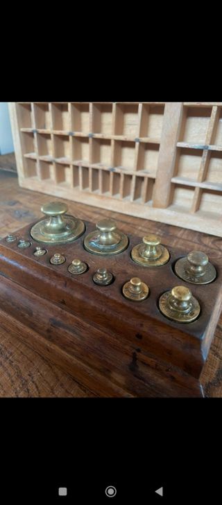 Antiguo juego de pesas de latón