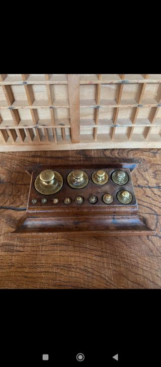 Antiguo juego de pesas de latón