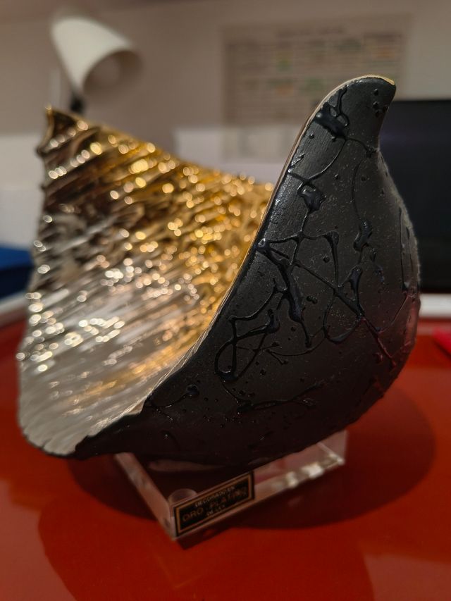 Figura in porcellana in oro e platino